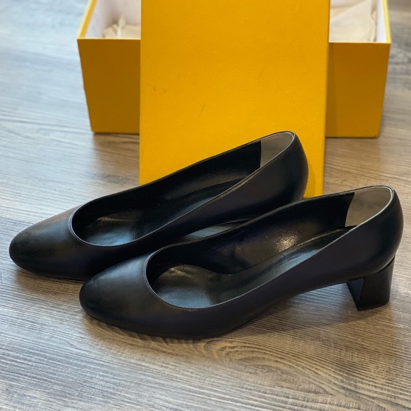 Fendi pumps. Gently used. Size 39 (8.5 US). Black, chunky heels - Picture 5 of 14
